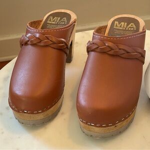 Mia Swedish clogs